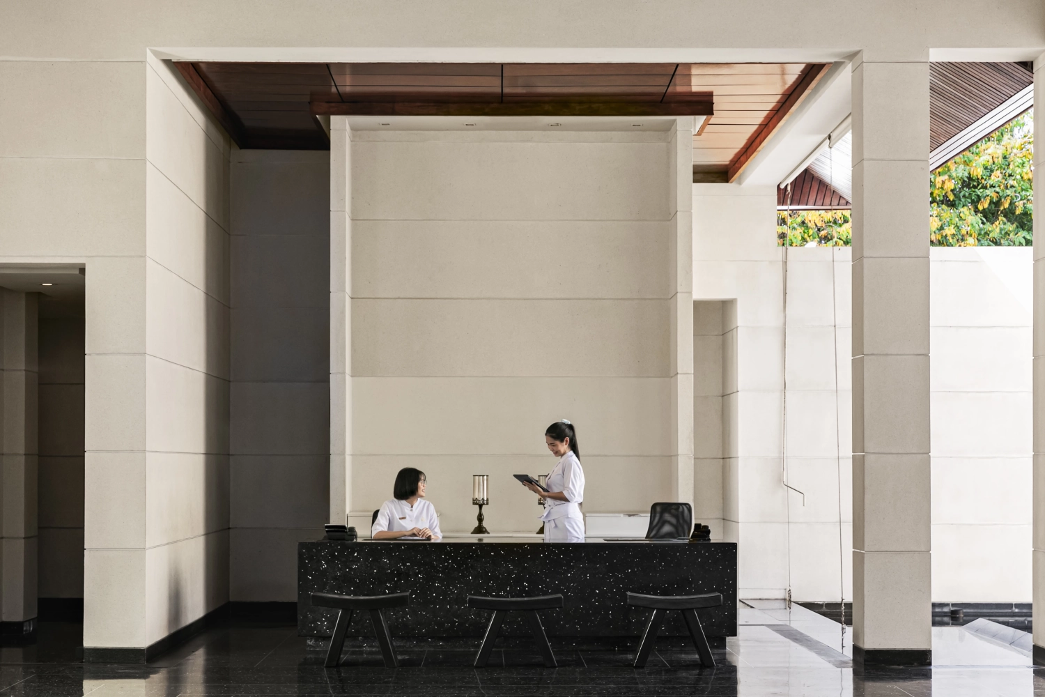 Lobby & Miracle Lawn